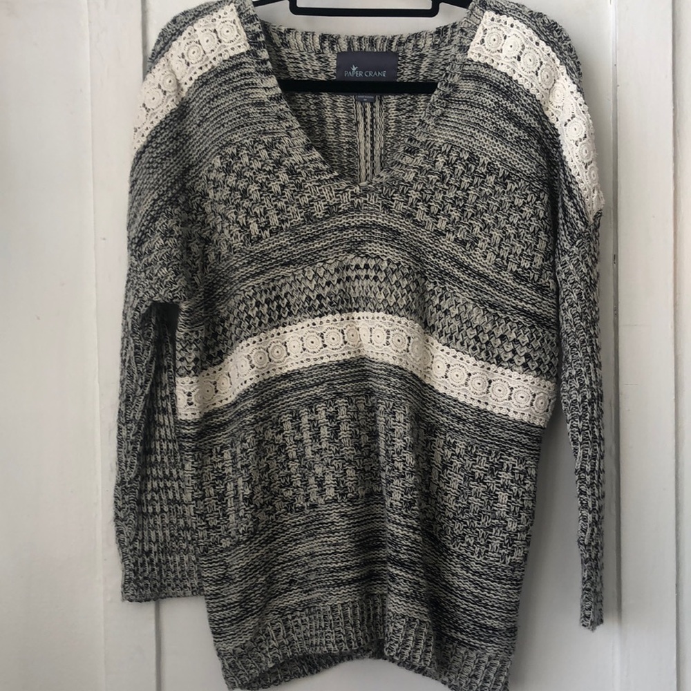 Paper Crane V-neck Sweater with Lace Detail